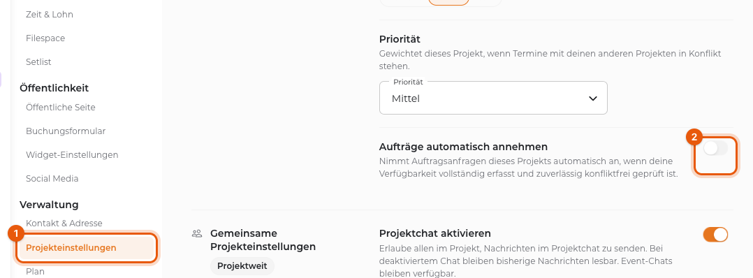 „Projekteinstellungen“ (1) und Schalter „Aufträge automatisch annehmen“ (2)